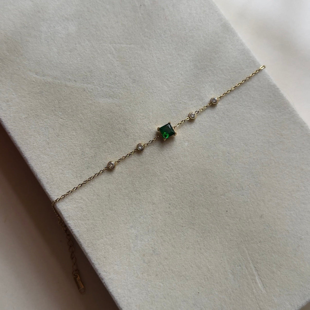 Emerald stone bracelet