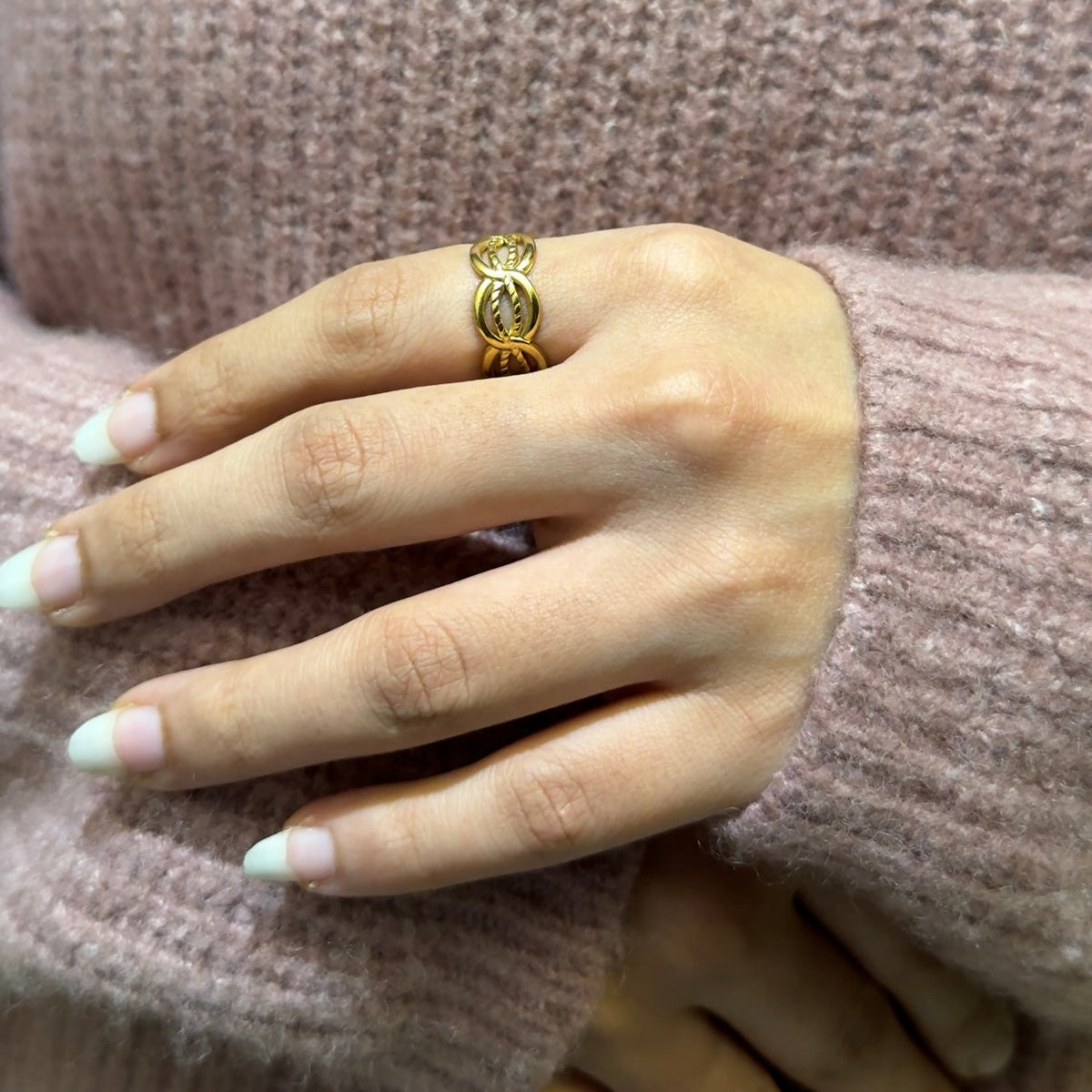 Linked chain model ring