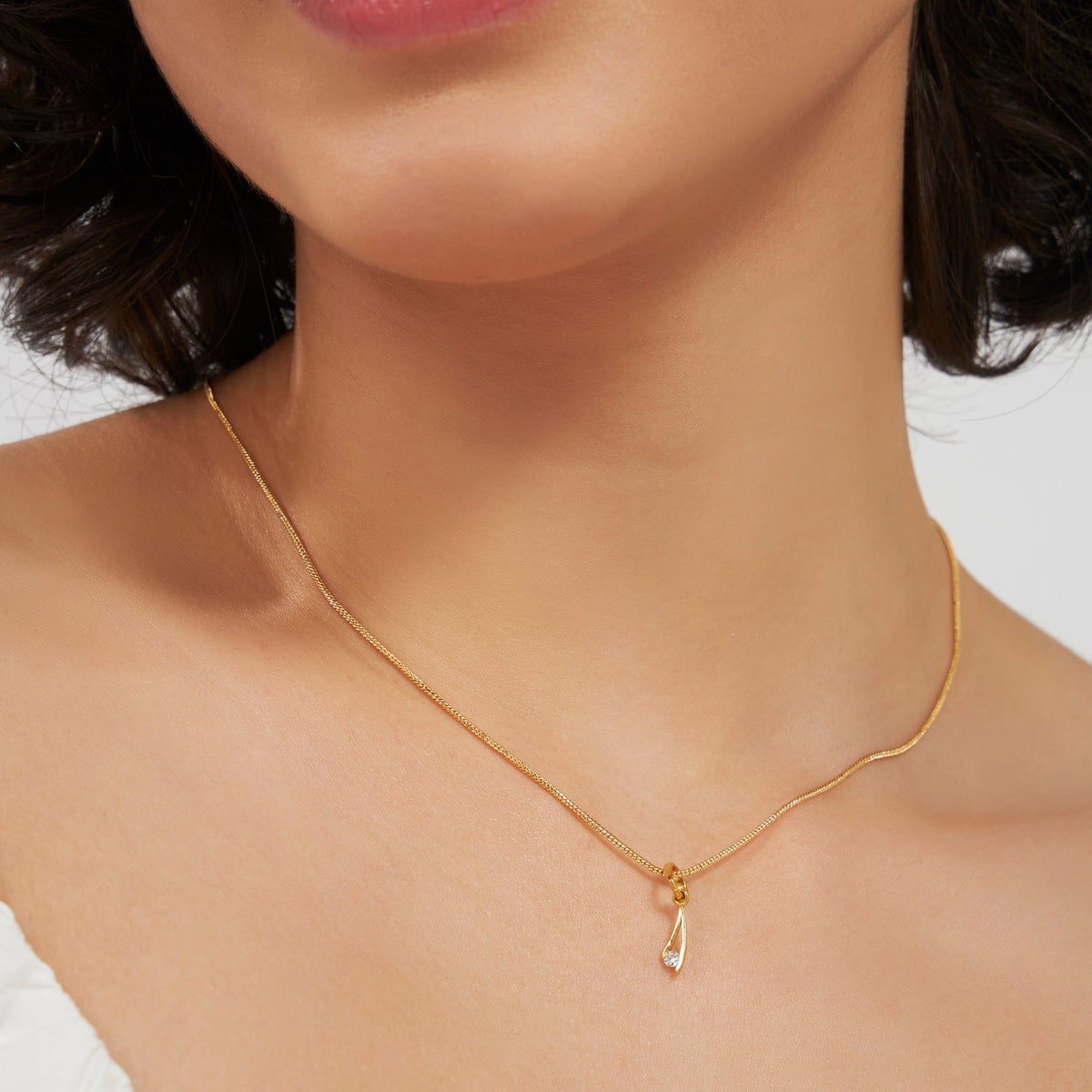 Radiant Essence Solitaire Pendant (With Chain)