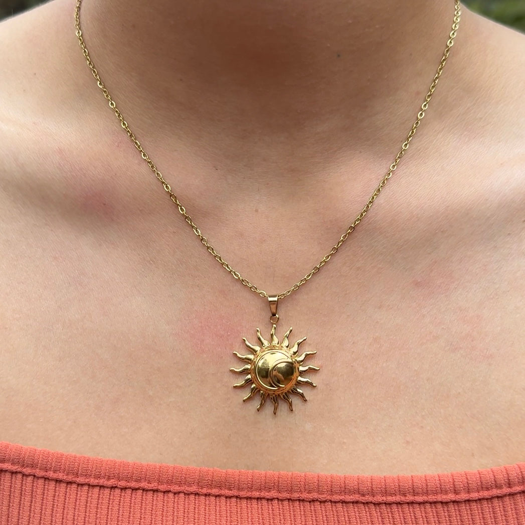 Soluna Pendant Necklace