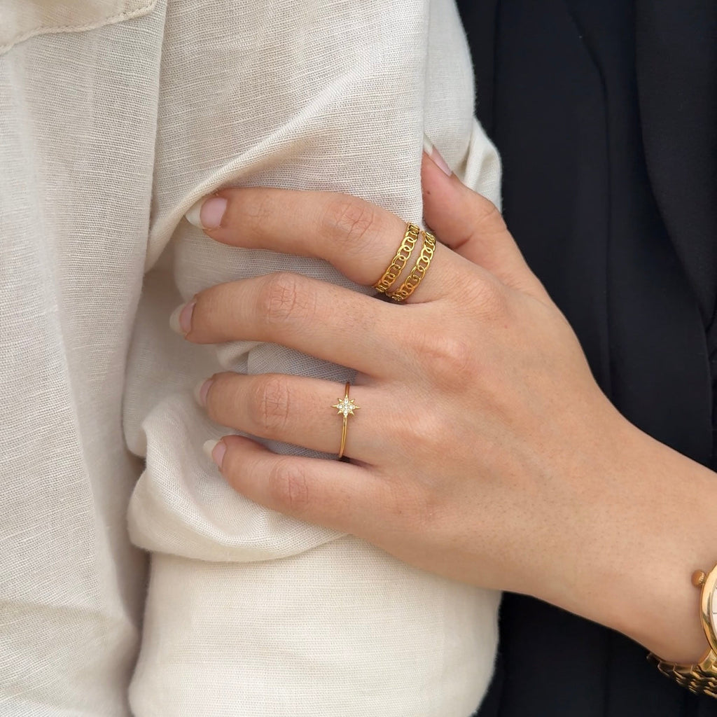 Dainty star ring