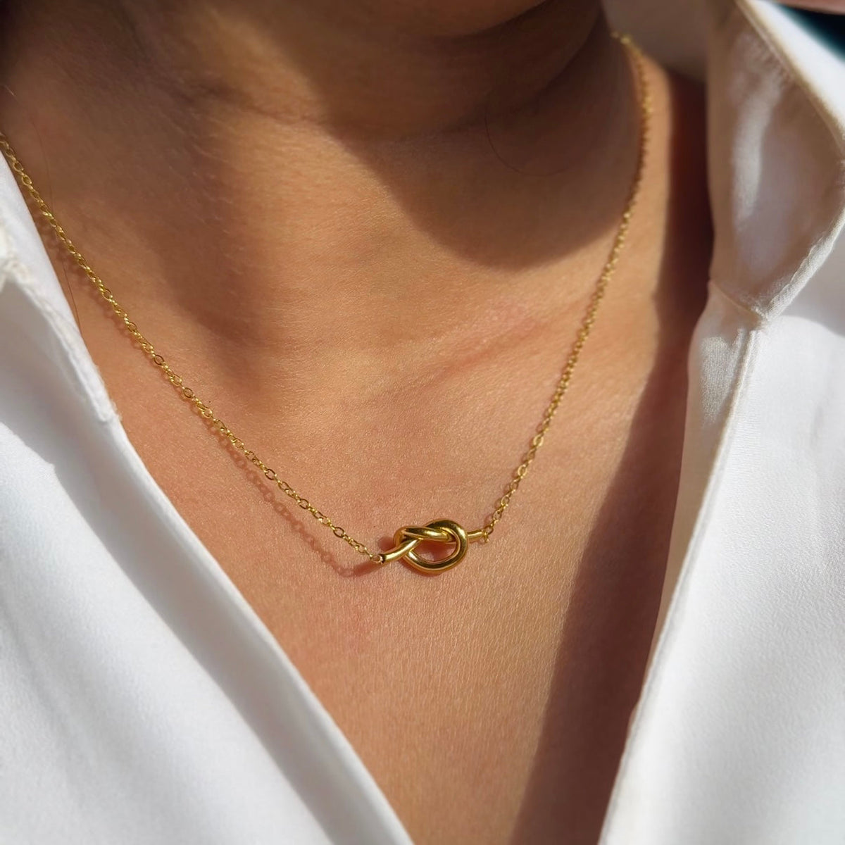 Knot necklace