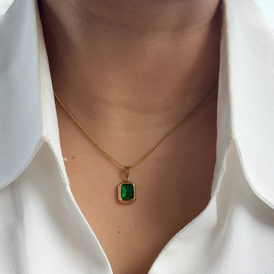 Emerald stone necklace