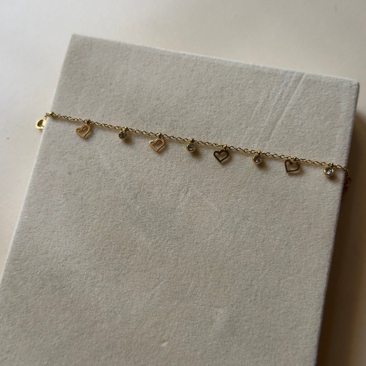 Golden heartfall Bracelet