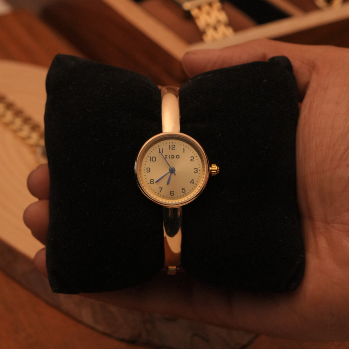 Clad Vinatge Band Watch