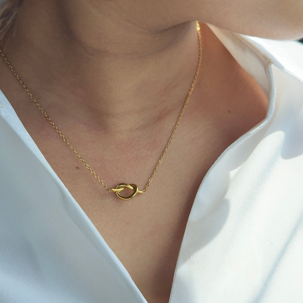 Knot necklace