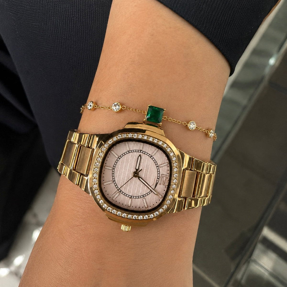 Emerald stone bracelet