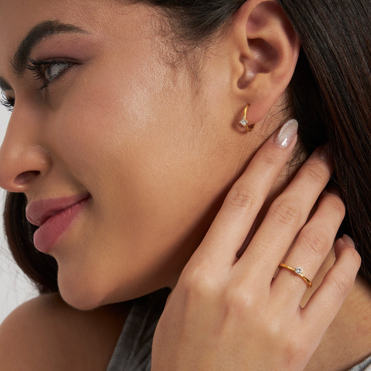 Velvet Radiance Solitaire Ring