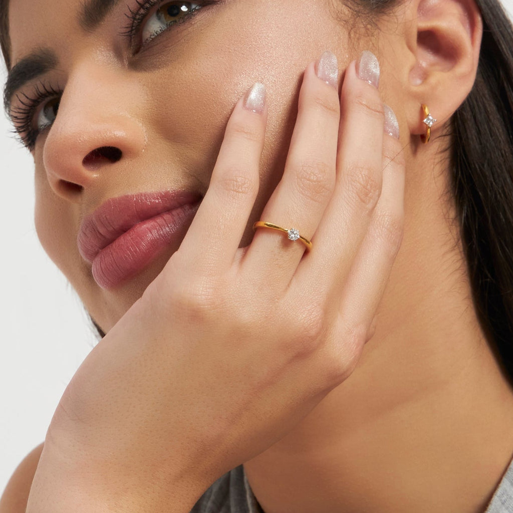 Velvet Radiance Solitaire Ring